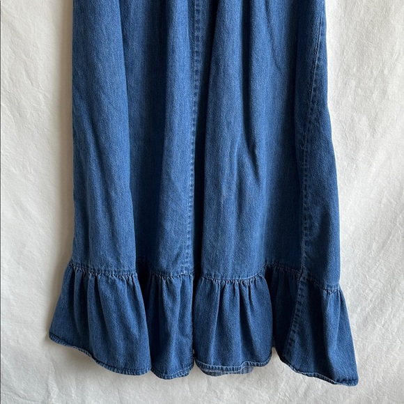 Sleeveless blue denim dress with red piping and ruffled hemline, size 8 - Picture 8 of 9